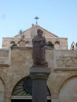 10.Tag, 02.11.2013: Bethlehem (Statue des Heiligen Hieronymus im Innenhof des Kreuzgangs an der Katharinenkirche) &ndash; &copy; Katrin Deutschbein (Eberhardt TRAVEL)