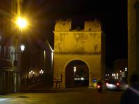Porta Santa Maria oder auch  Porta Garibaldi genannt -  Chioggia am Abend