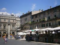 Piazza delle Erbe &ndash; &copy; Gabriele Schwarze (Eberhardt TRAVEL)