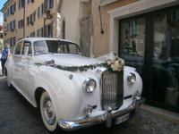 Hochzeitsauto in Malcesine &ndash; &copy; Gabriele Schwarze (Eberhardt TRAVEL)