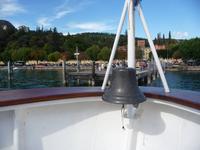 Die Schiffsglocke mahnt zum Ausstieg in Garda.