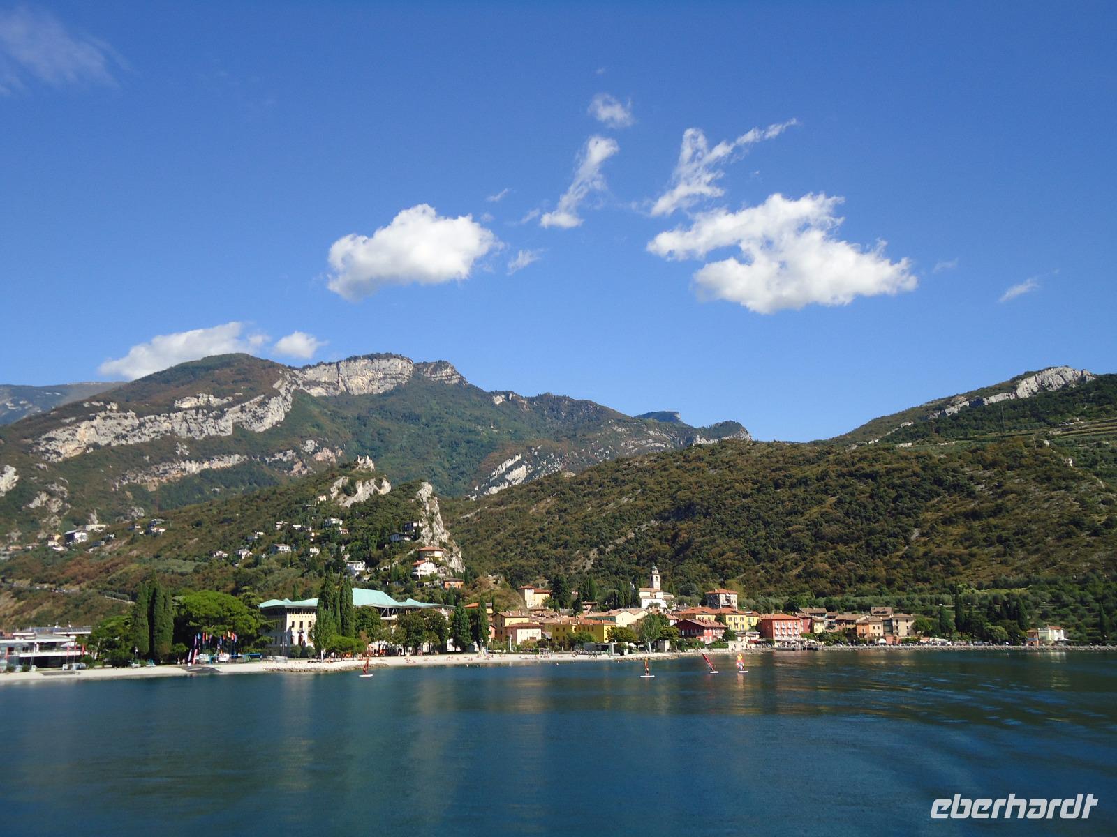 6_Bucht v.Torbole &ndash; &copy; Walburga Lindner (Eberhardt TRAVEL)
