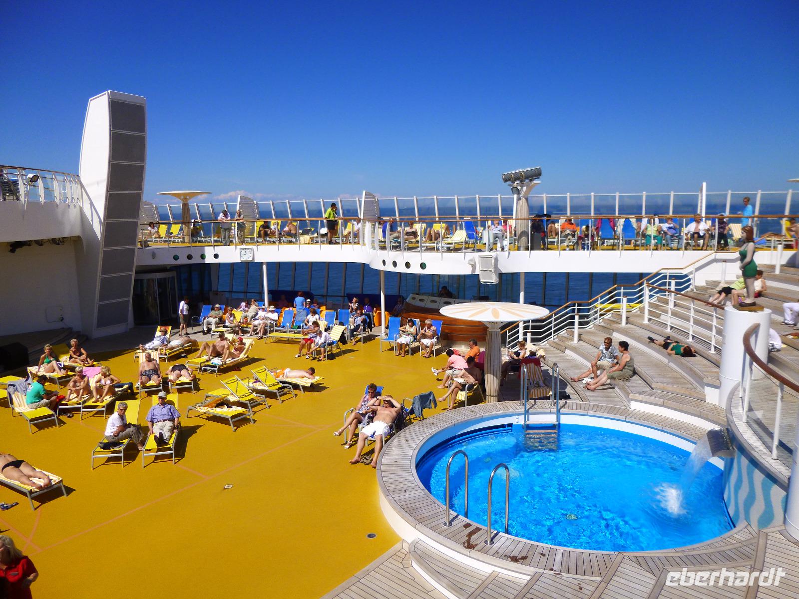 Pooldeck AIDA bella &ndash; &copy; Kathrin Mickan (Eberhardt TRAVEL)