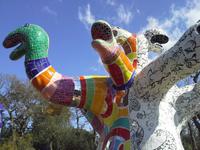 Tarotgarten von Niki de Saint Phalle und Team bei Capalbio, Der Gehängte &ndash; &copy; Grit Wendelberger (Eberhardt TRAVEL)