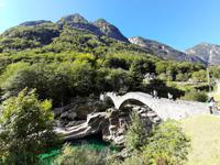 Verzasca-Tal - Ponte dei Salti (Römerbrücke) &ndash; &copy; Katrin Deutschbein (Eberhardt TRAVEL)