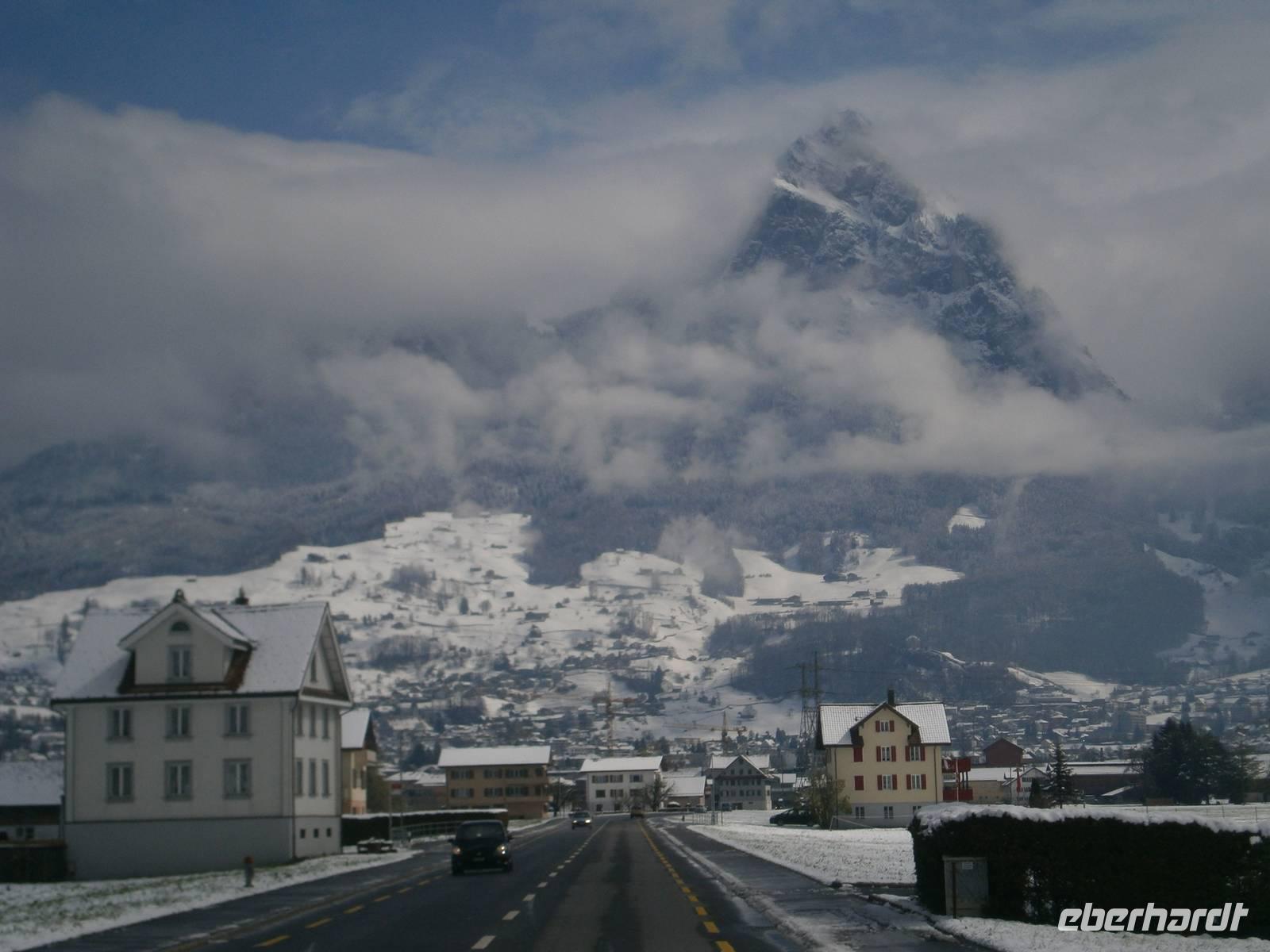 Schwyz - Ortsdurchfahrt &ndash; &copy; Gabriele Schwarze (Eberhardt TRAVEL)