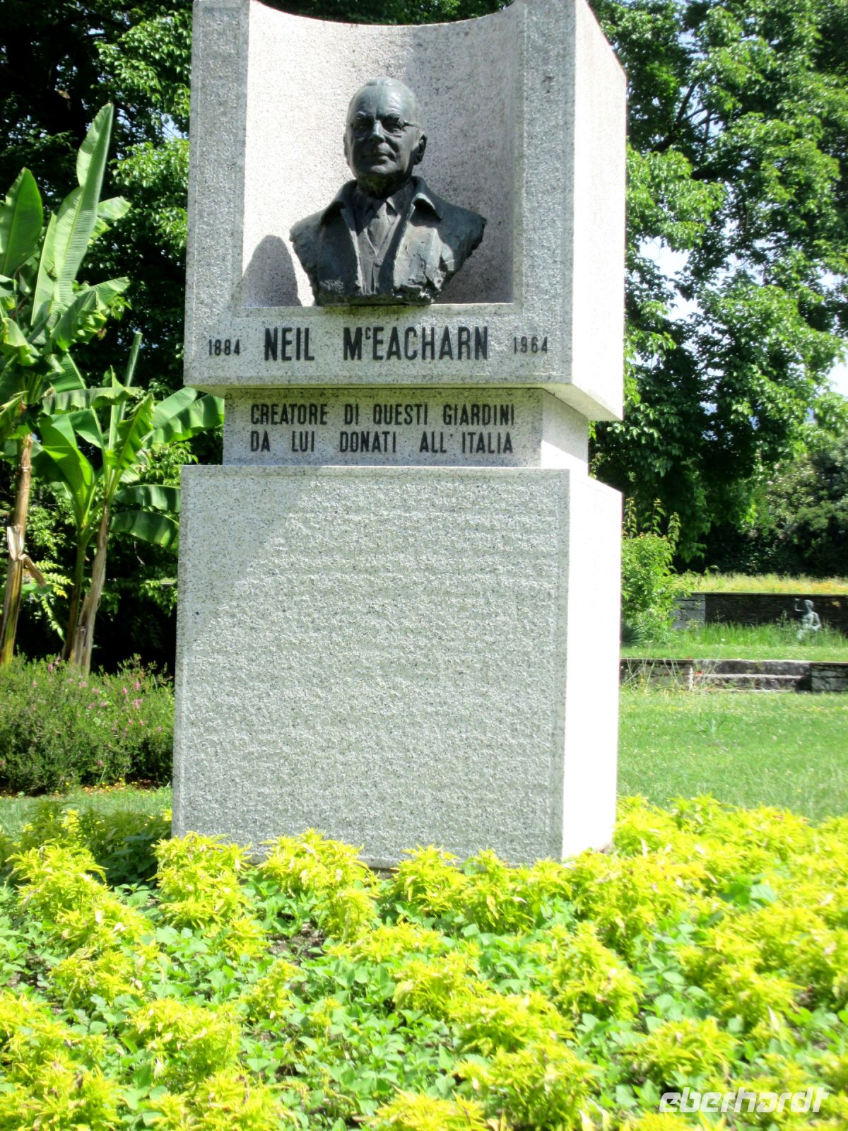 Büste von Neil Mc Eacharn im Park der Villa Tarantoi &ndash; &copy; Heike Heinen (Eberhardt TRAVEL)