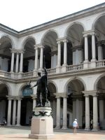 Pinakothek: Innenhof mit Napoleon Statue &ndash; &copy; Heike Heinen (Eberhardt TRAVEL)