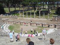 Ostia Theater Gruppe &ndash; &copy; Claudia Bernhardt (Eberhardt TRAVEL)