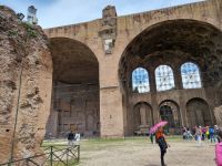 Rom - Forum Romanum (Maxentiusbasilika) &ndash; &copy; Katrin Deutschbein (Eberhardt TRAVEL)