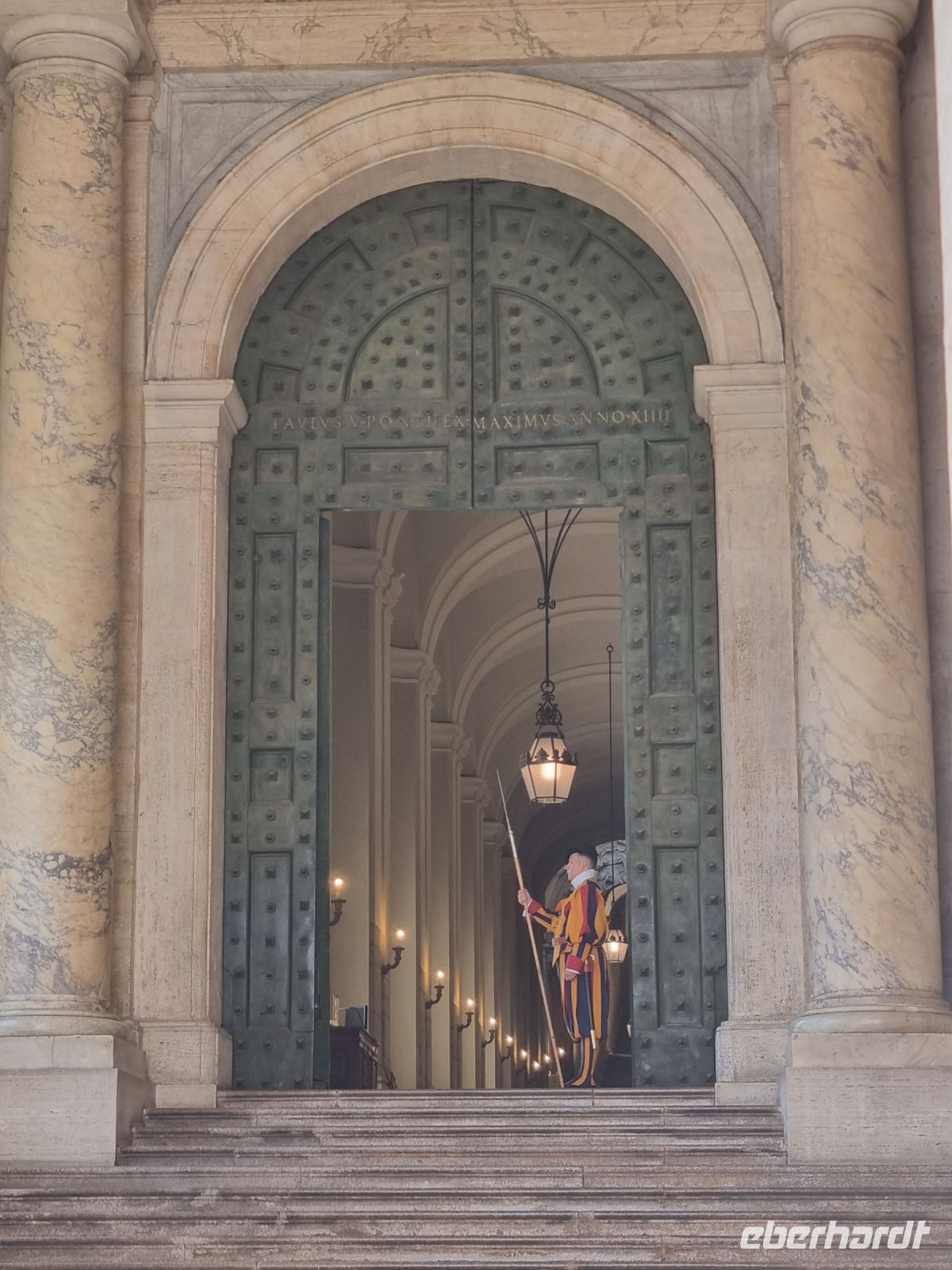 Rom - Petersdom (Schweizer Gardist) &ndash; &copy; Katrin Deutschbein (Eberhardt TRAVEL)