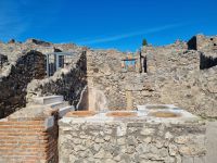Pompeji - Thermopolium (Garküche bzw. Imbiss) &ndash; &copy; Katrin Deutschbein (Eberhardt TRAVEL)