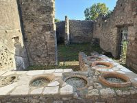 Pompeji (Ruinen eines antiken römischen Imbissstands bzw. Thermopoliums) &ndash; &copy; Katrin Deutschbein (Eberhardt TRAVEL)