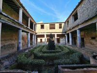 Pompeji (zweistöckiger Säulenhof der Casa degli Amanti bzw. Haus der Liebenden) &ndash; &copy; Katrin Deutschbein (Eberhardt TRAVEL)