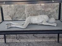 Pompeji (historischer Gipsabguss eines Opfers des Vulkanausbruchs aus dem Jahr 79 n. Chr.) &ndash; &copy; Katrin Deutschbein (Eberhardt TRAVEL)