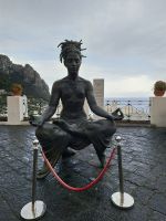 Capri-Zentrum (Bronzeskulptur „Aura“ des spanischen Künstlerduos Coderch & Malavia) &ndash; &copy; Katrin Deutschbein (Eberhardt TRAVEL)