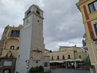Capri-Zentrum (Glockenturm auf der Piazzetta bzw. Piazza Umberto I) &ndash; &copy; Katrin Deutschbein (Eberhardt TRAVEL)
