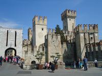 2_Sirmione_Scaligerburg &ndash; &copy; Walburga Lindner (Eberhardt TRAVEL)