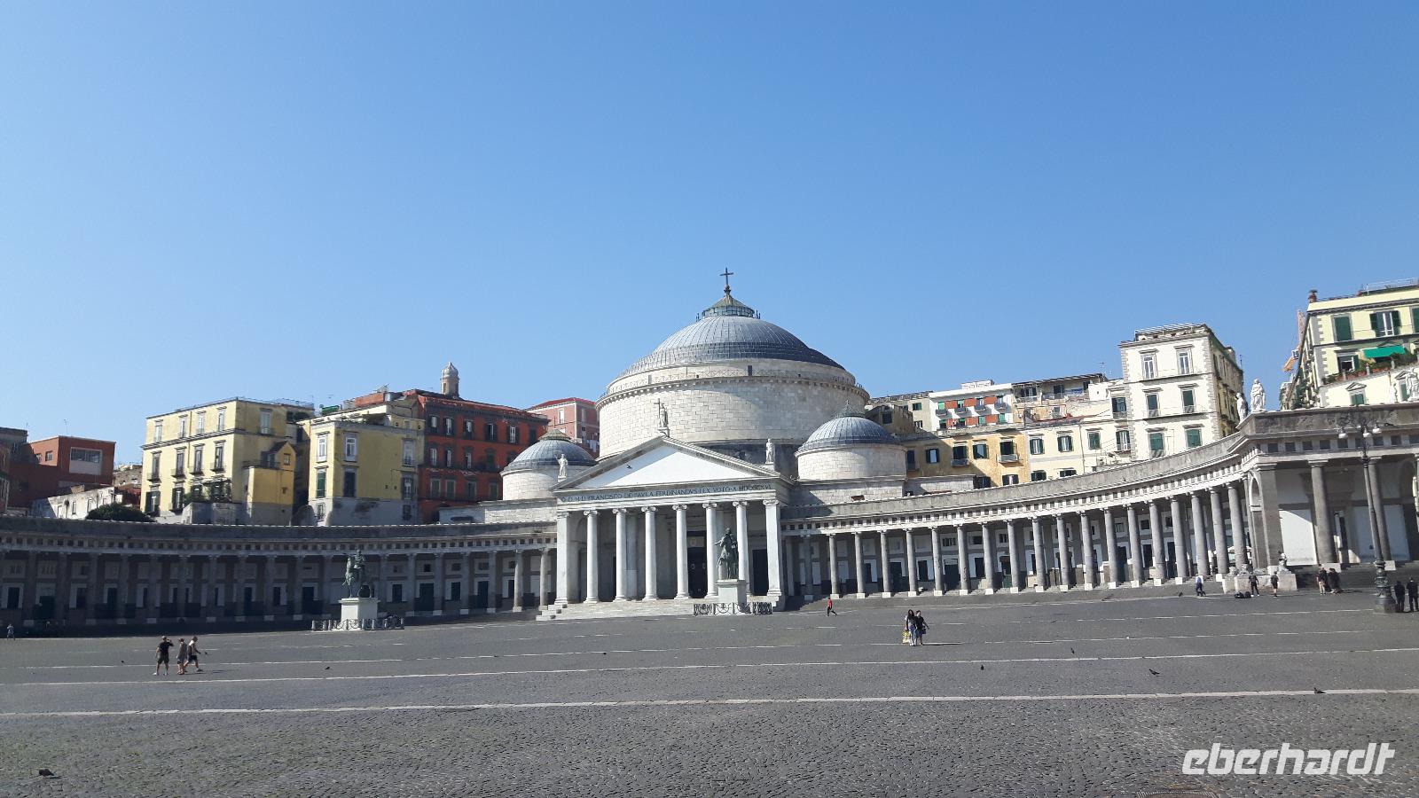 Neapel (Piazza Plebiscito) &ndash; &copy; Katrin Deutschbein (Eberhardt TRAVEL)