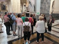 Sizilien. Catania. Mit Laura im Dom &ndash; &copy; Heike Jack (Eberhardt TRAVEL)