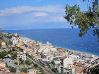 Letojanni Hotel Antares -Ausblick auf den Ort(6).jpg &ndash; &copy; Steffi Lambrecht (Eberhardt TRAVEL)
