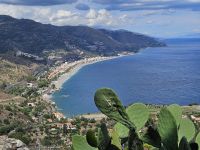 Taormina -herrliche Aussicht auf die Küste(9).jpg &ndash; &copy; Steffi Lambrecht (Eberhardt TRAVEL)