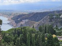 Taormina - Aussicht auf die Küste(10).jpg &ndash; &copy; Steffi Lambrecht (Eberhardt TRAVEL)