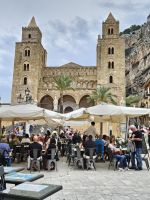 Cefalu - Piazza am Dom(16).jpg &ndash; &copy; Steffi Lambrecht (Eberhardt TRAVEL)
