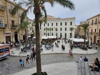 Cefalu - Piazza(18).jpg &ndash; &copy; Steffi Lambrecht (Eberhardt TRAVEL)