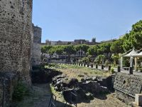 Catania - erkaltete Lava an der Festung (21).jpg &ndash; &copy; Steffi Lambrecht (Eberhardt TRAVEL)