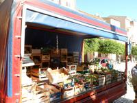 Gemüse, Obstwagen in S.Angelo Muxaro &ndash; &copy; Barbara Werrmann (Eberhardt TRAVEL)