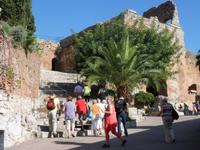 Eingang ins antike Theater  Taorminas &ndash; &copy; Barbara Werrmann (Eberhardt TRAVEL)
