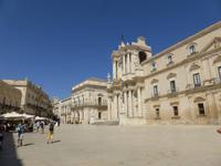 039-Siracusa_Ortigia_Piazza_Duomo &ndash; &copy; Dirk Schlosser (Eberhardt TRAVEL)