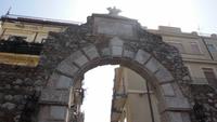 Tor zu Taormina &ndash; &copy; Jim Kattner (Eberhardt TRAVEL)
