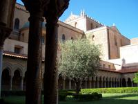Kreuzgang im Dom von Monreale &ndash; &copy; Adelheid Fritzsche (Eberhardt TRAVEL)