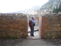 Durchgang im griechischen Theater  &ndash; &copy; Annett Seese (Eberhardt TRAVEL)