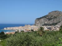 Blick auf Cefalú &ndash; &copy; Julian Bartsch (Eberhardt TRAVEL)