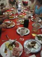 gefüllter Tisch &ndash; &copy; Kerstin Veit (Eberhardt TRAVEL)