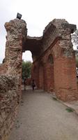 Dicke Mauern im Griechischen Theater in Taormina