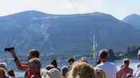 Vulcano mit Schwefeldämpfen am Krater &ndash; &copy; Petra Sauer (Eberhardt TRAVEL)