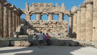 Tempelanlage E in Selinunte von innen &ndash; &copy; Justin Kotecki (Eberhardt TRAVEL)