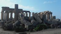 Tempelanlage E von der Seite &ndash; &copy; Justin Kotecki (Eberhardt TRAVEL)