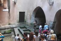 Mittelalterliche Wasserversorgung in Cefalu &ndash; &copy; Justin Kotecki (Eberhardt TRAVEL)