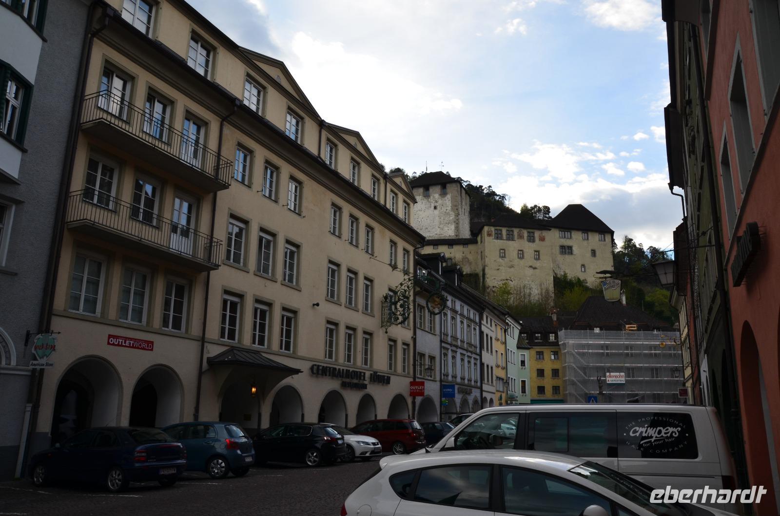 316 Feldkirch in Voralberg, Centralhotel Löwen und Schattenburg &ndash; &copy; Konrad Füssel (Eberhardt TRAVEL)