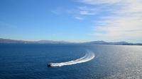 283 Einfahrt in Marseille, der Lotse kommt &ndash; &copy; Konrad Füssel (Eberhardt TRAVEL)