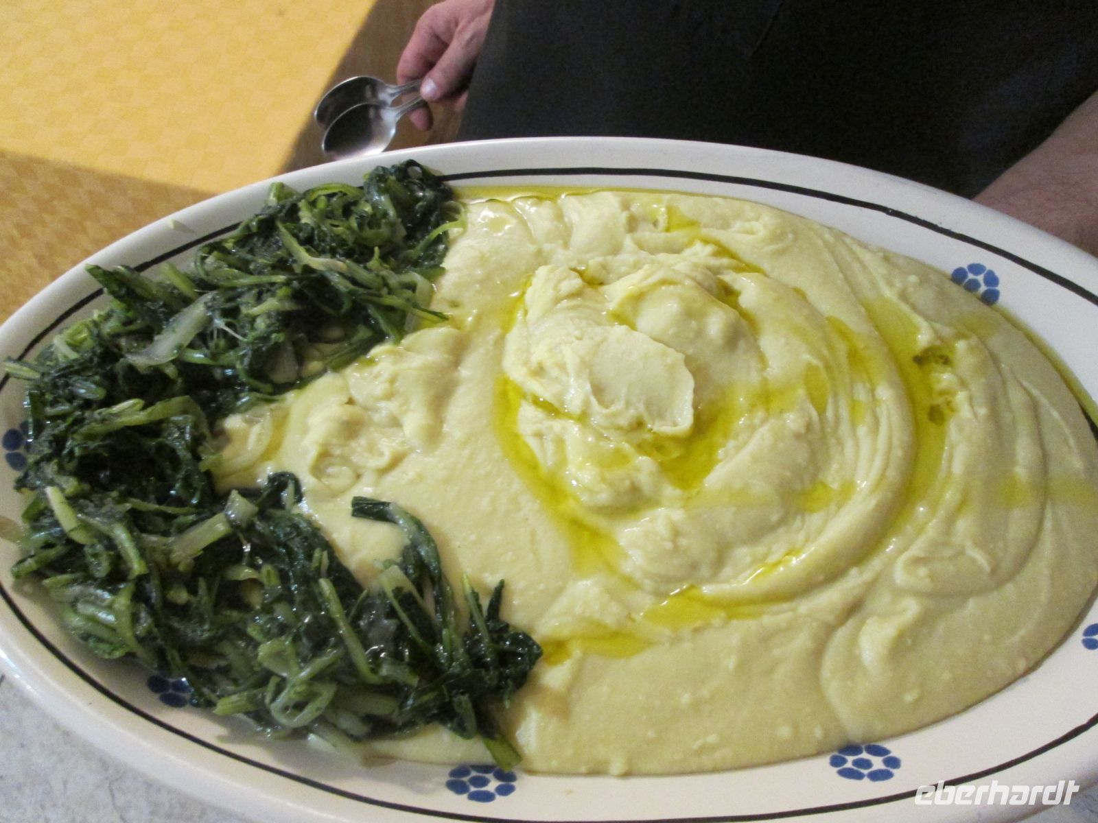 Hauptgang, Saubohnenpüree mit Stengelkohl und es geht noch weiter ! &ndash; &copy; Heike Heinen (Eberhardt TRAVEL)