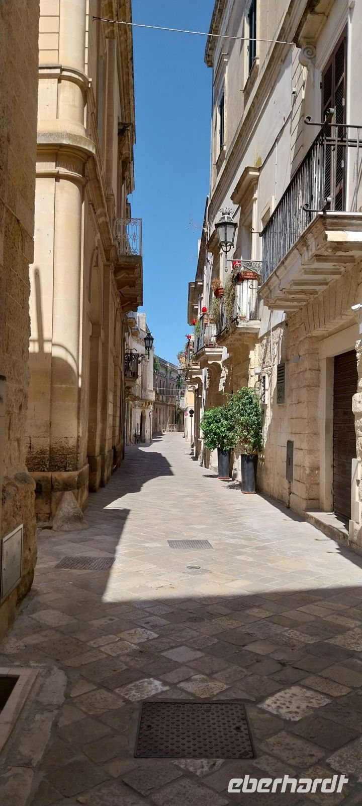 Gasse Lecce Hochformat ohne Gruppe @Anette Rietz &ndash; &copy; Anette Rietz (Eberhardt TRAVEL)