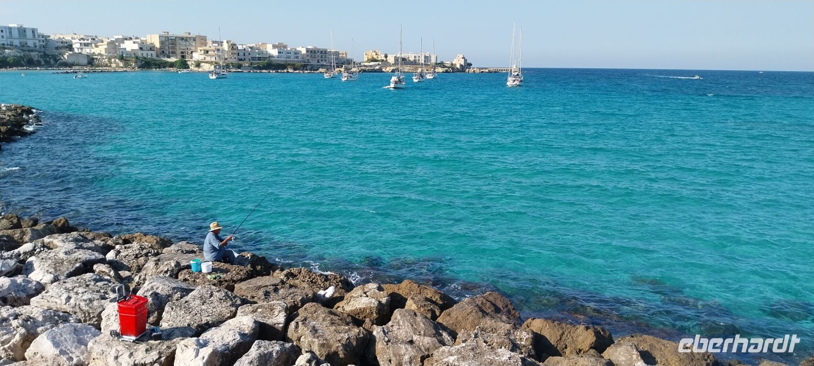 Bucht Otranto Apulien mit Fischer @Anette Rietz im September 2023 &ndash; &copy; Anette Rietz (Eberhardt TRAVEL)