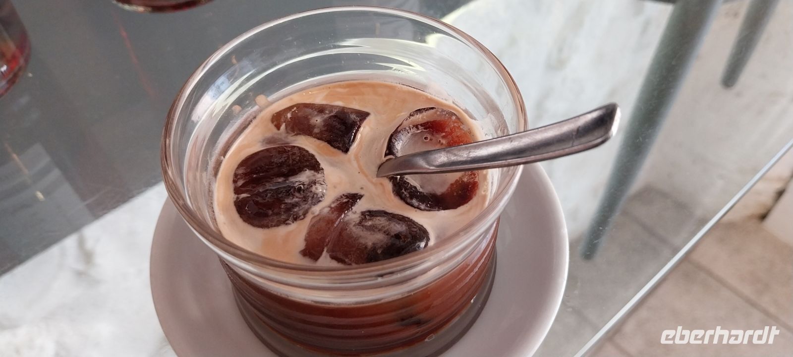 Cafe Leccese in Lecce Espresso mit Eiswuerfeln und Mandellikör @Anette Rietz &ndash; &copy; Anette Rietz (Eberhardt TRAVEL)