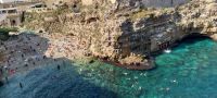 Bucht Polignano a Mare Apulien @Anette Rietz im September 2023 &ndash; &copy; Anette Rietz (Eberhardt TRAVEL)